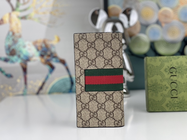 グッチ財布コピー背面デザイン